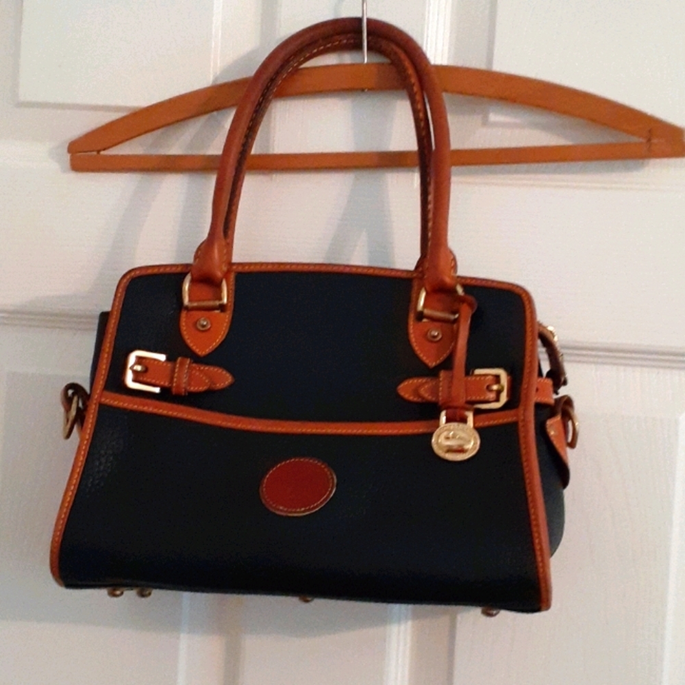 Beautiful Vintage style Dooney & Bourke purse